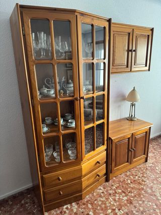 IMPECABLE Mueble salón madera y vitrina de cristal