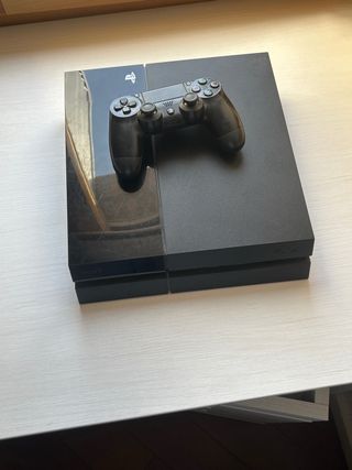 PS4 (PlayStation 4) Negra de 500 GB +mando
