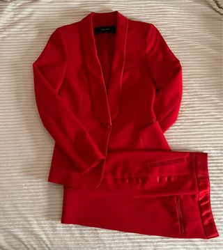 Traje rojo zara