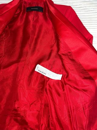 Traje rojo zara