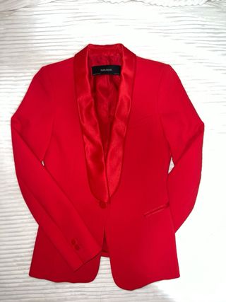 Traje rojo zara
