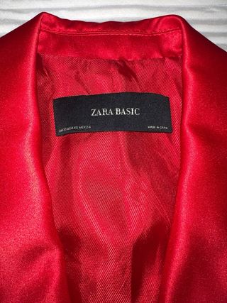 Traje rojo zara