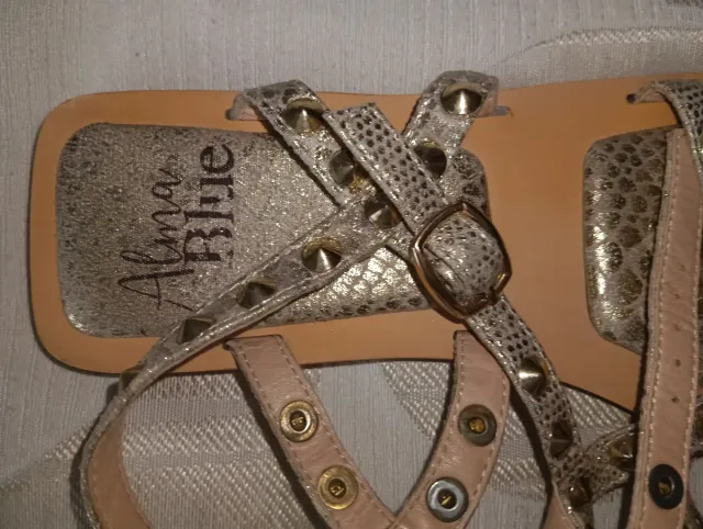 Sandalias Alma Blue doradas y plateadas