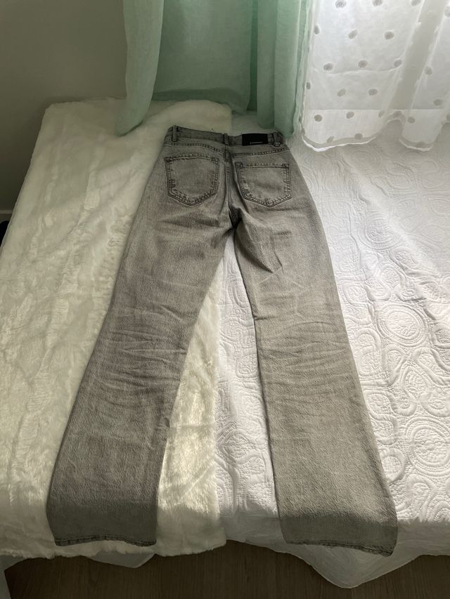 Vaqueros rectos grises