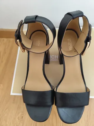 Sandalias Michael Kors Tacón Ancho Negro