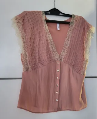 Blusa Mango rosa con encaje