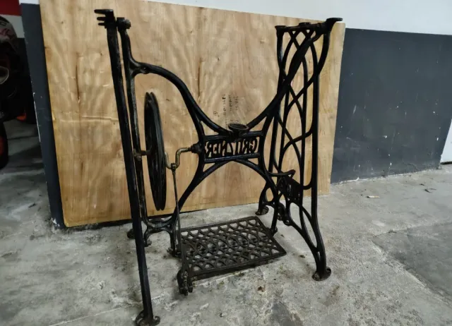 Base Máquina Coser Antigua Hierro Fundido GRIZNER 