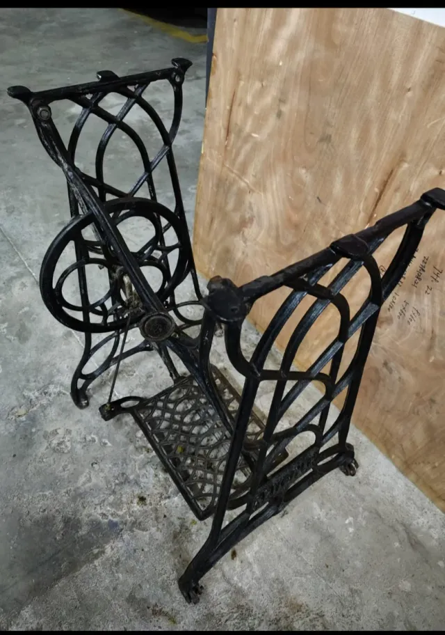 Base Máquina Coser Antigua Hierro Fundido GRIZNER 