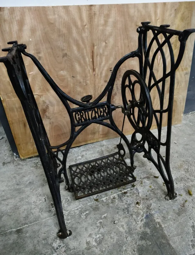 Base Máquina Coser Antigua Hierro Fundido GRIZNER 