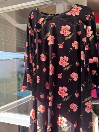 Vestido estampado floral negro y rosa terciopelo