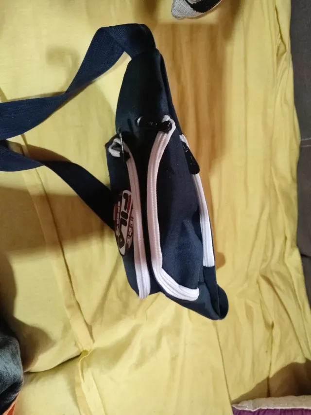 Riñonera Fila Negra y Multicolor