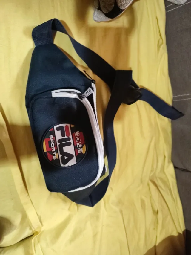 Riñonera Fila Negra y Multicolor