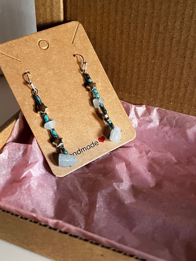 Pendientes artesanales estrellas y mineral