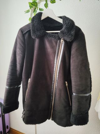 Cazadora negra Stradivarius forrada