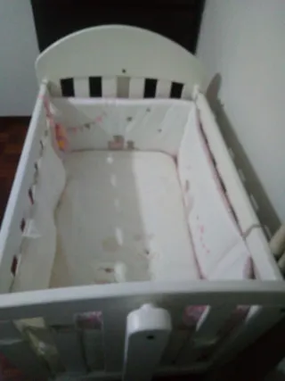 Berço de Madeira Lacada Branco