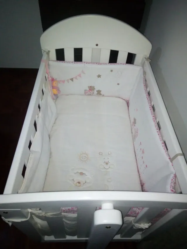 Berço de Madeira Lacada Branco