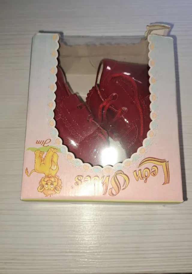 Zapatitos de bebé rojos marca Leon Shoes