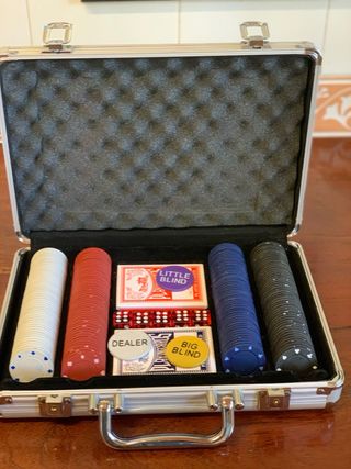 Maletín de póker con fichas y accesorios