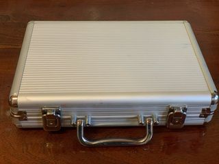 Maletín de póker con fichas y accesorios