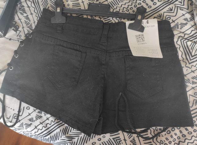 Shorts vaqueros negros con cordones