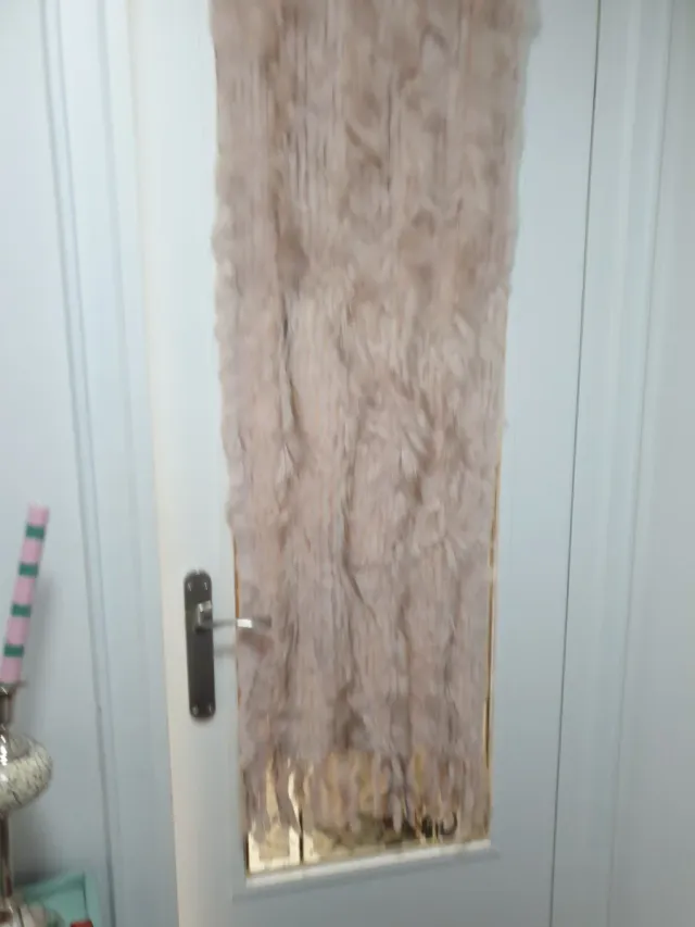 Chal nude de cuero y pelo natural .  1m60x50cm