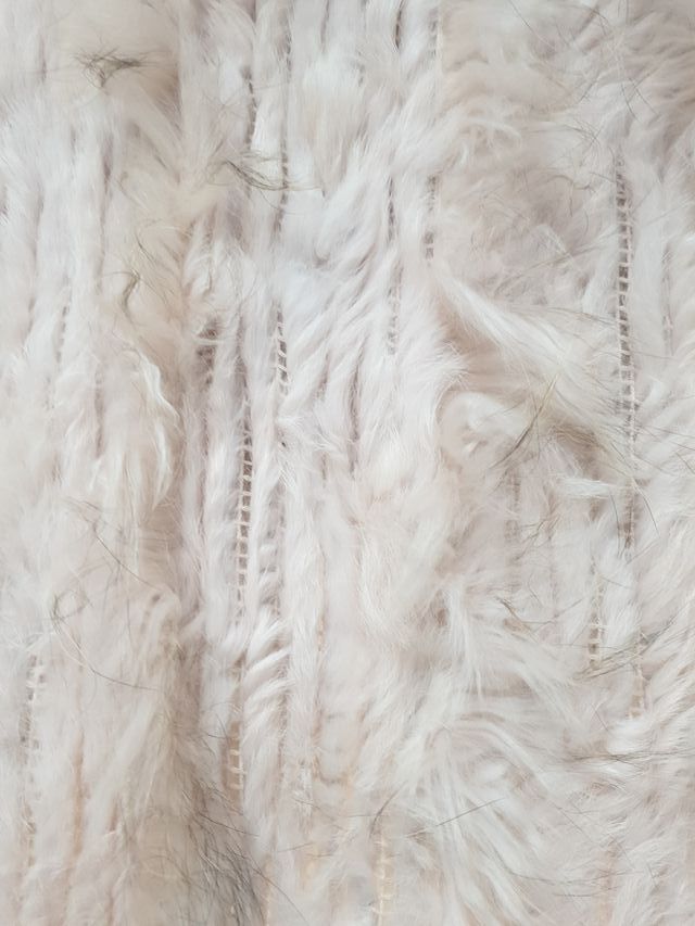 Chal nude de cuero y pelo natural .  1m60x50cm