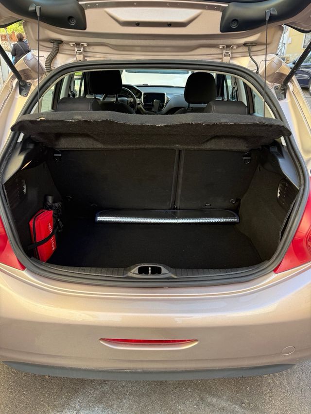 Peugeot 208/año 2011/ 1600HDI/ 90CV/ 245321km