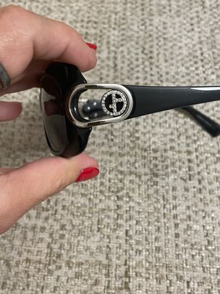 Occhiali Giorgio Armani neri e con logo con Swarow