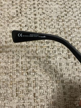 Occhiali Giorgio Armani neri e con logo con Swarow