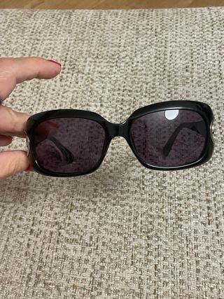 Occhiali Giorgio Armani neri e con logo con Swarow