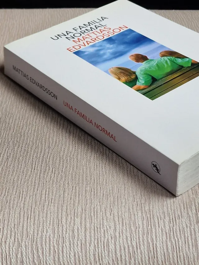 Una familia normal / A Nearly Normal Family (Sp...