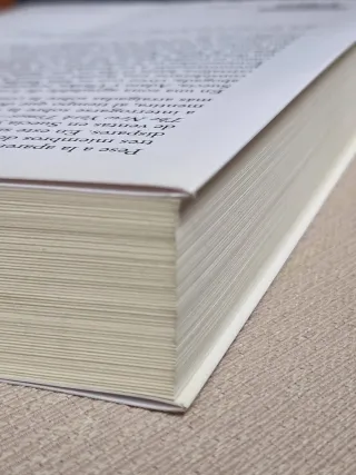 Una familia normal / A Nearly Normal Family (Sp...