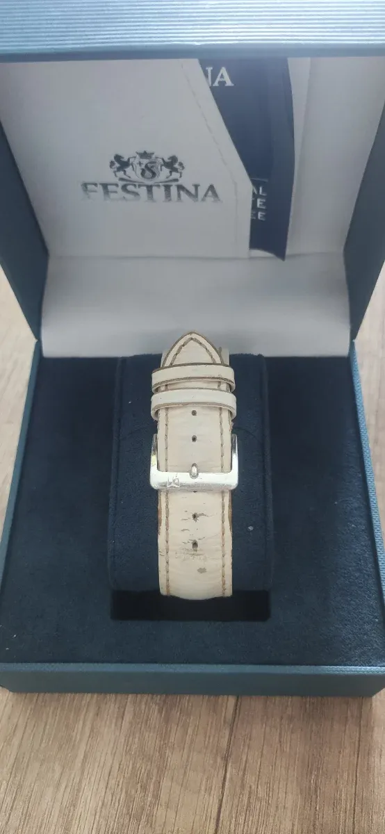 Reloj Festina Mujer Esfera Blanca y Correa Piel