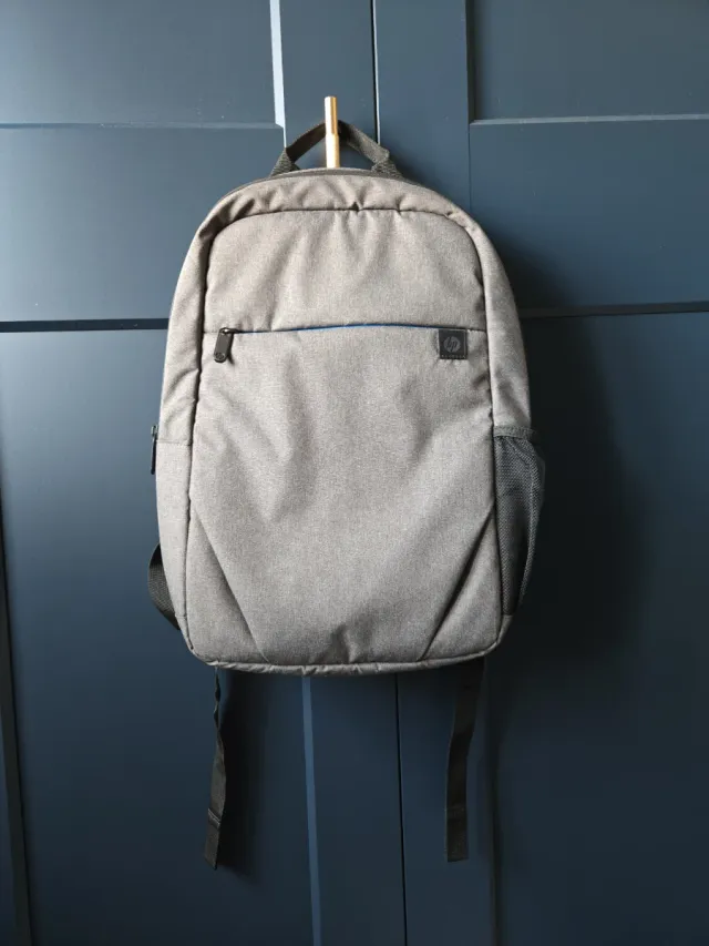 Mochila Para Portatil  HP 17" Gris. Como nueva.