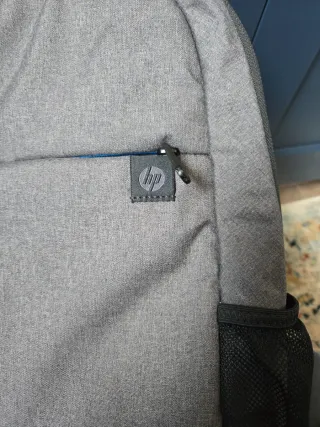 Mochila Para Portatil  HP 17" Gris. Como nueva.