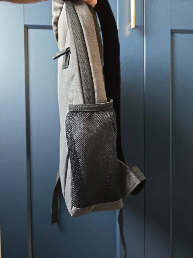 Mochila Para Portatil  HP 17" Gris. Como nueva.