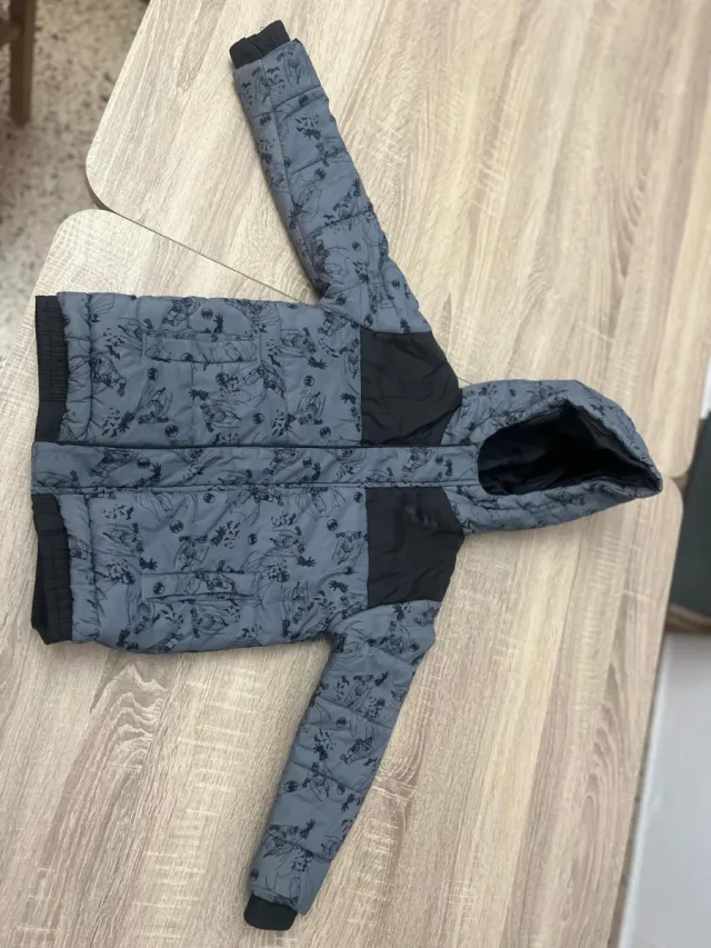 Chaqueta con capucha y estampado talla 4/5 años