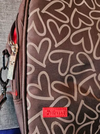 Maletín portátil Trust con estampado de corazones
