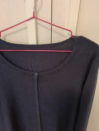 Jersey efecto chaqueta azul.