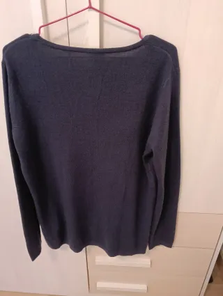 Jersey efecto chaqueta azul.