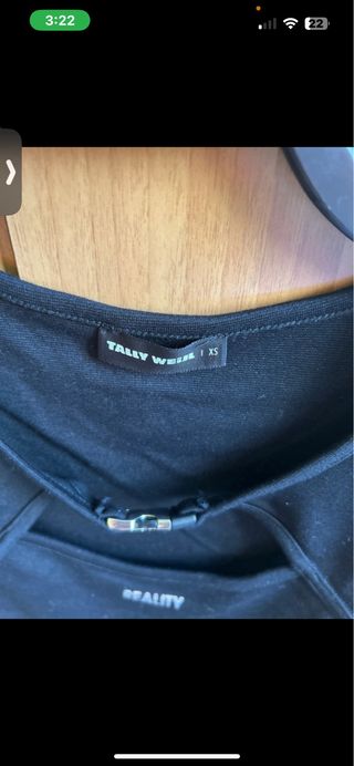 Top nero con cut-out