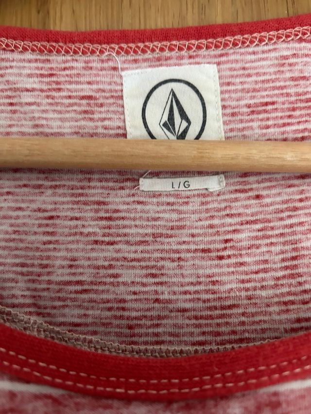 Camiseta Volcom Rayas Rojas y Blancas Talla M