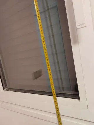 Ventana abatible aislante sonido y temperatura