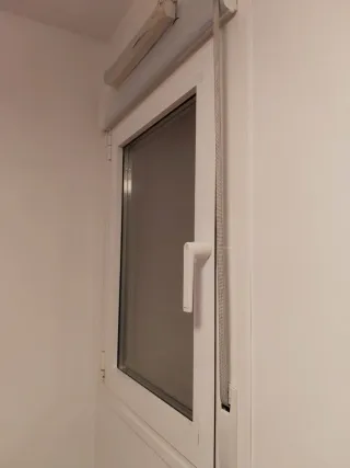 Ventana abatible aislante sonido y temperatura