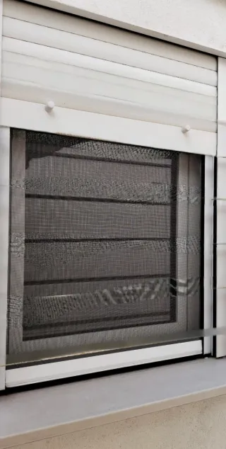 Ventana abatible aislante sonido y temperatura