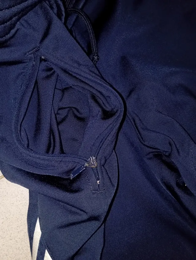 Pantalón deportivo Adidas azul y gris