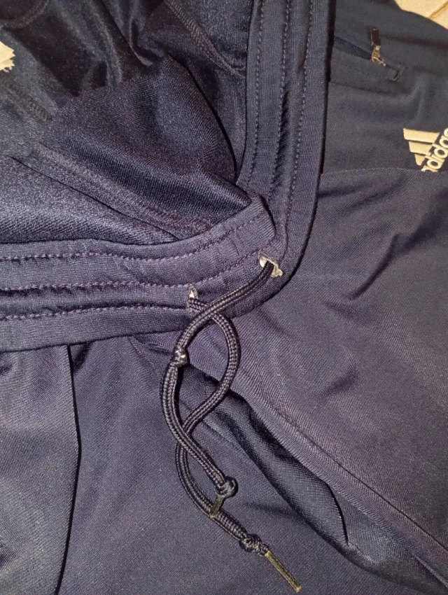 Pantalón deportivo Adidas azul y gris