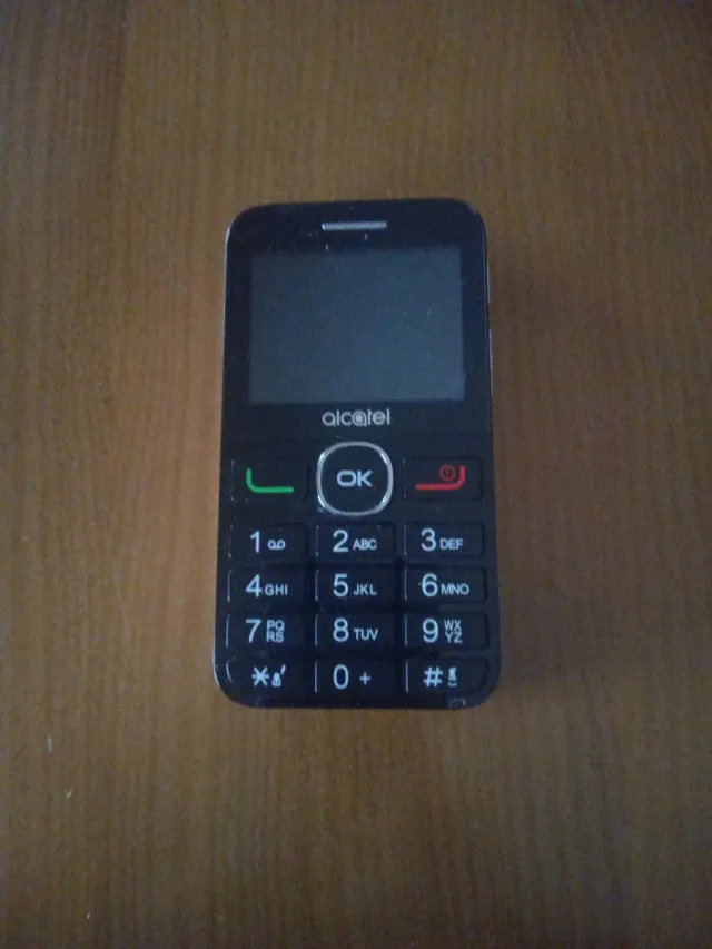 Móvil Alcatel Negro y plateado