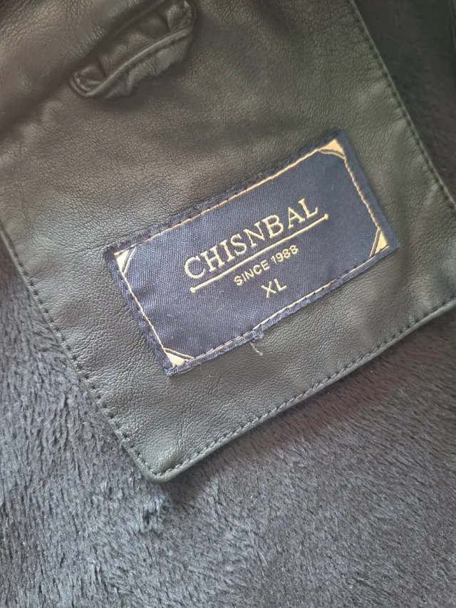 Cazadora negra efecto piel