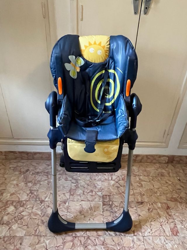 Trona de bebé con diseño infantil